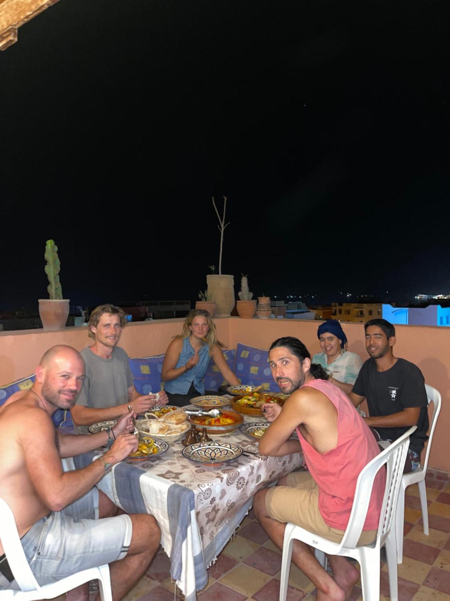 Albergue Berber Waves Surf House Tamraght Exterior foto