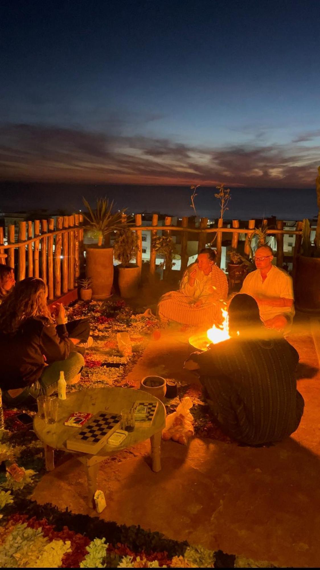 Albergue Berber Waves Surf House Tamraght Exterior foto